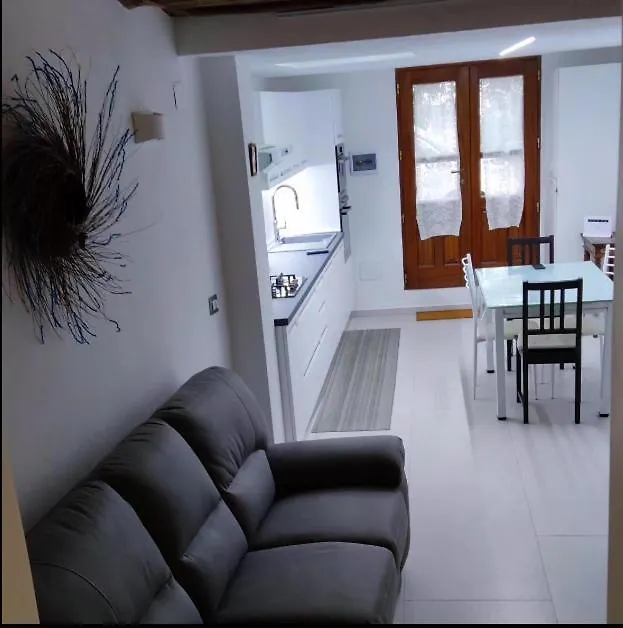 Appartamento Su Piricocco - La Casa Dei Ricordi Triei